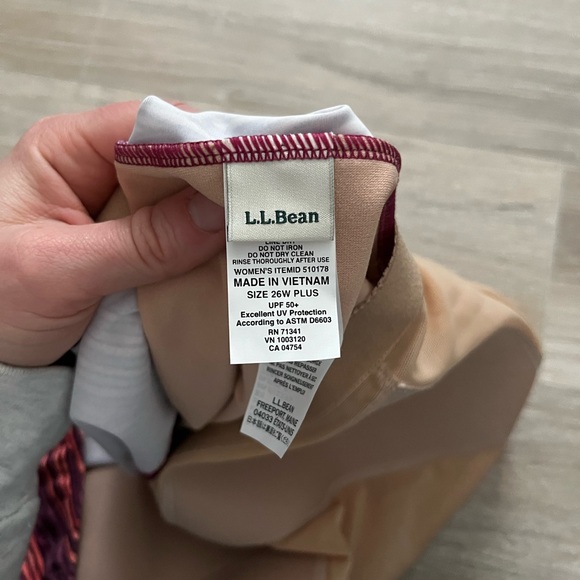 NWT L.L. Bean Women's Swimwear, Scoopneck Tankini Top Plum Wine Wave 26W Plus - Picture 3 of 6